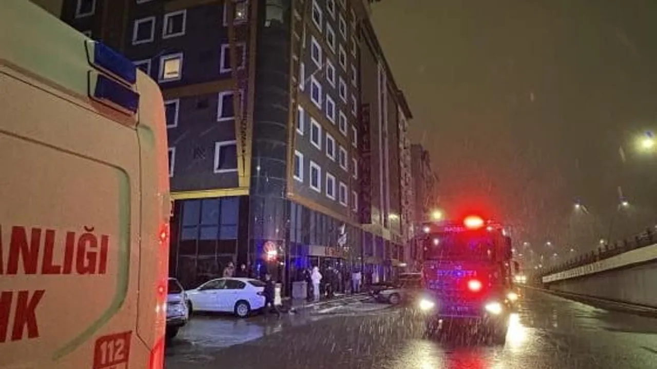 Kayseri'de 8 katlı otelin bodrumunda çıkan yangın söndürüldü