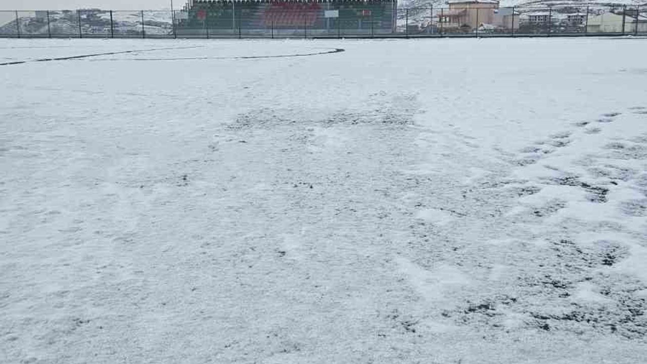 Kayseri’de amatör futbol müsabakaları yoğun kar yağışı nedeniyle ertelendi