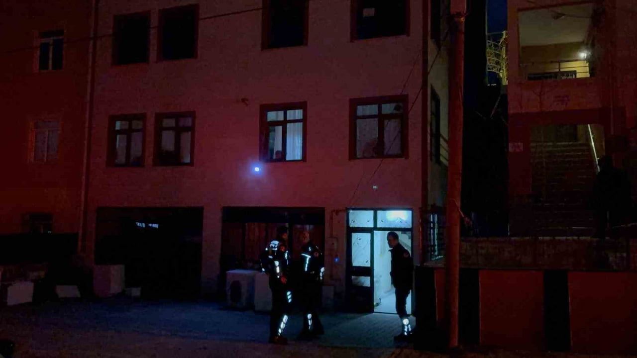 Kayseri'de banyoda bıçaklanma: Erkek arkadaşını öldüren kadın gözaltına alındı