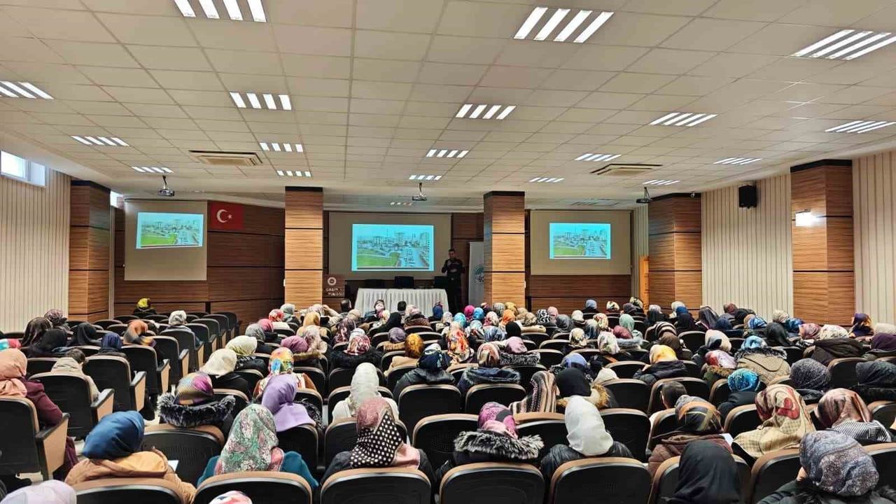 Kayseri'de din görevlilerine afet farkındalık ve bağımlılıkla mücadele eğitimi