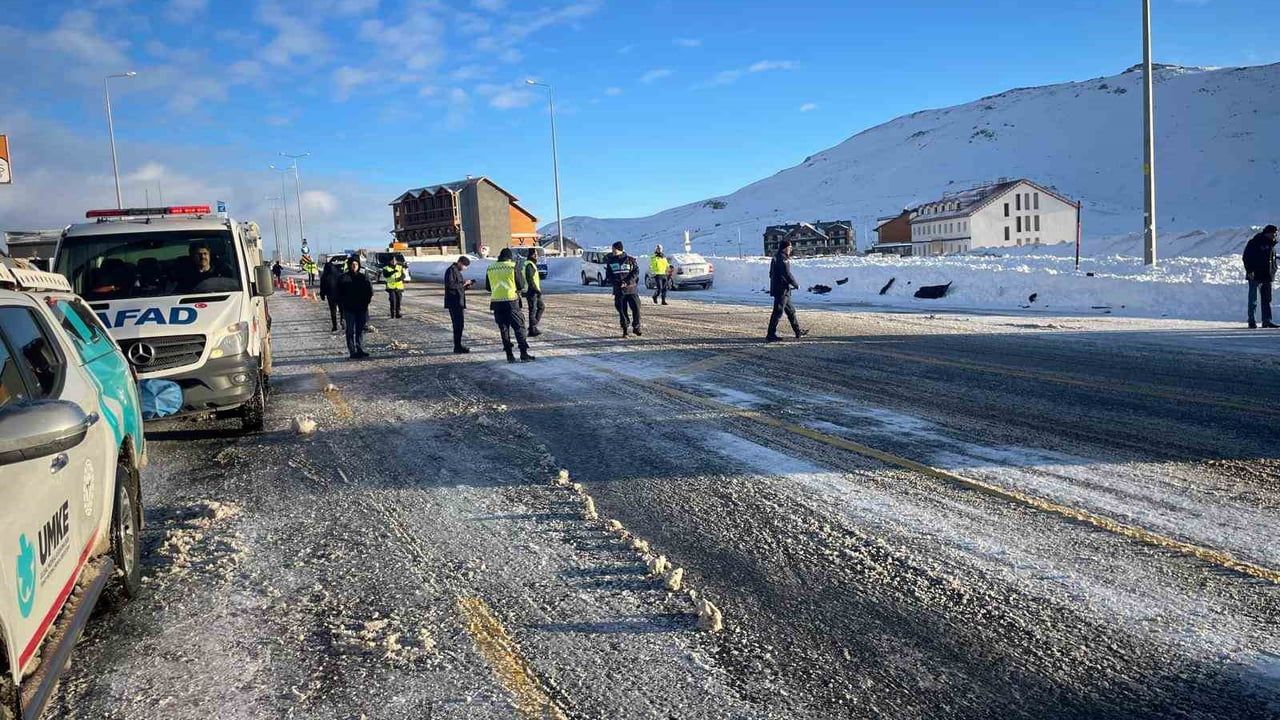Kayseri'de Erciyes-Develi yolunda ticari taksi ile yolcu minibüsü çarpıştı — 16 yaralı