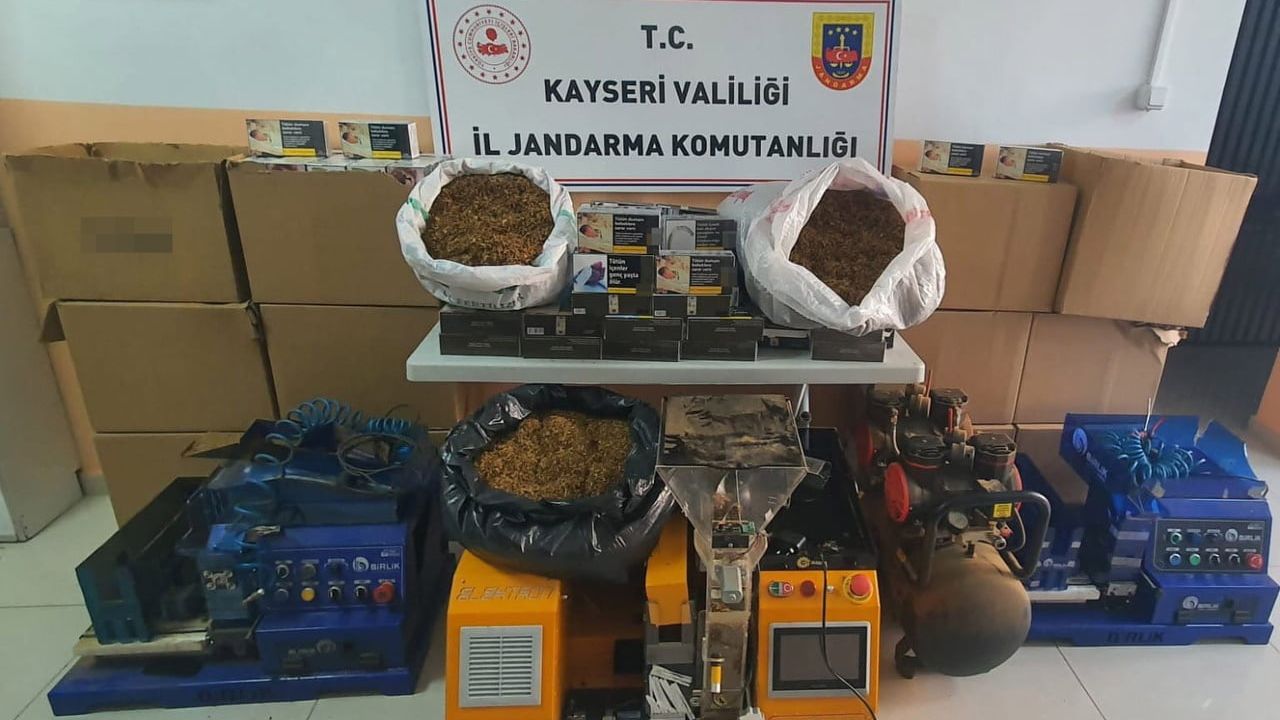 Kayseri'de jandarma kaçakçılık operasyonu: 2 gözaltı, 131 bin makaron ele geçirildi