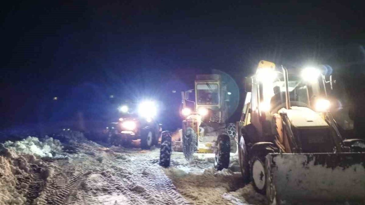 Kayseri'de karla mücadele: 11 ilçede 86 kırsal mahalle yolu açıldı, 128 yol için çalışmalar sürüyor