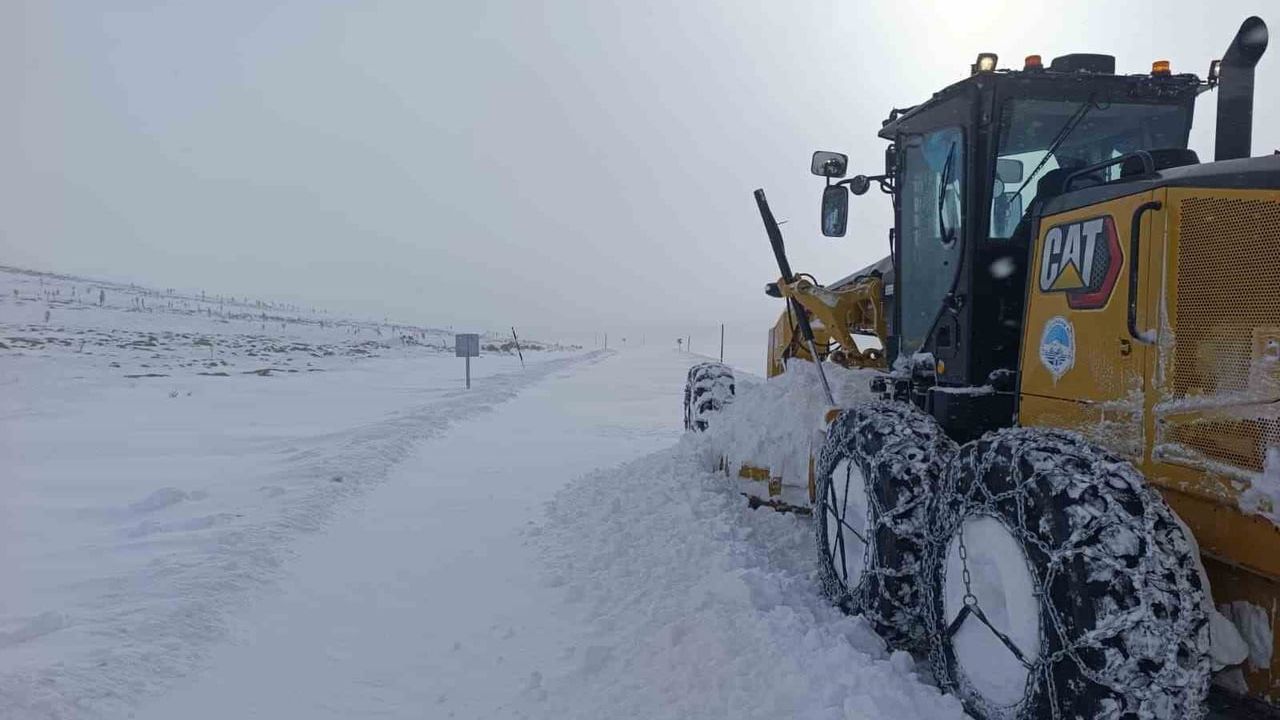 Kayseri'de kış seferberliği: 11 ilçede 197 kırsal mahalle yolu ulaşıma açıldı