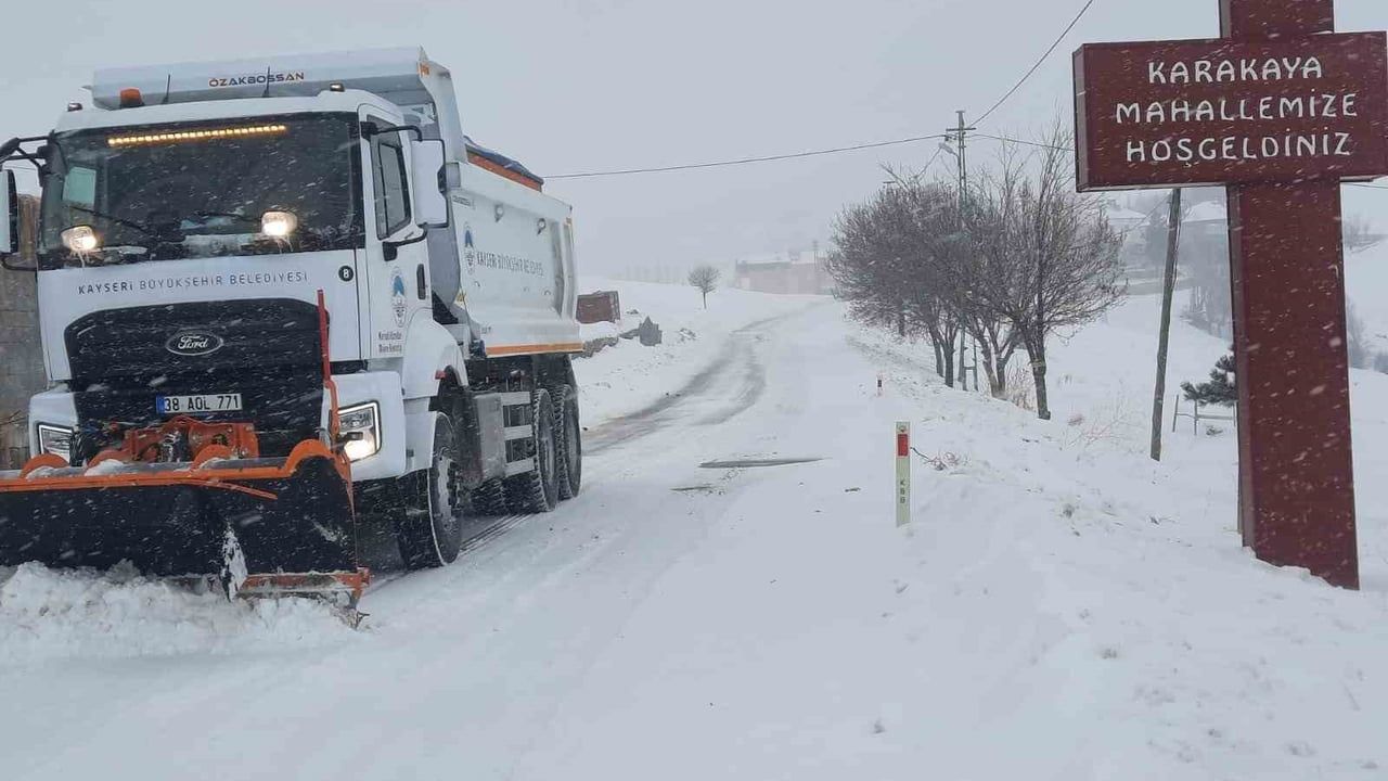 Kayseri’de kış seferberliği: 8 kırsal mahalle yolu ulaşıma açıldı