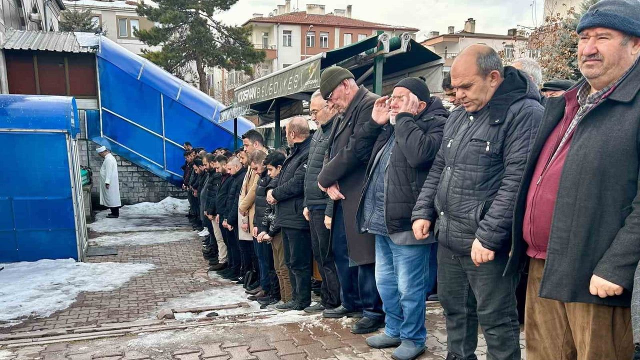Kayseri'de krikonun kayması sonucu otobüs altında kalan Cihan Altıntaş defnedildi