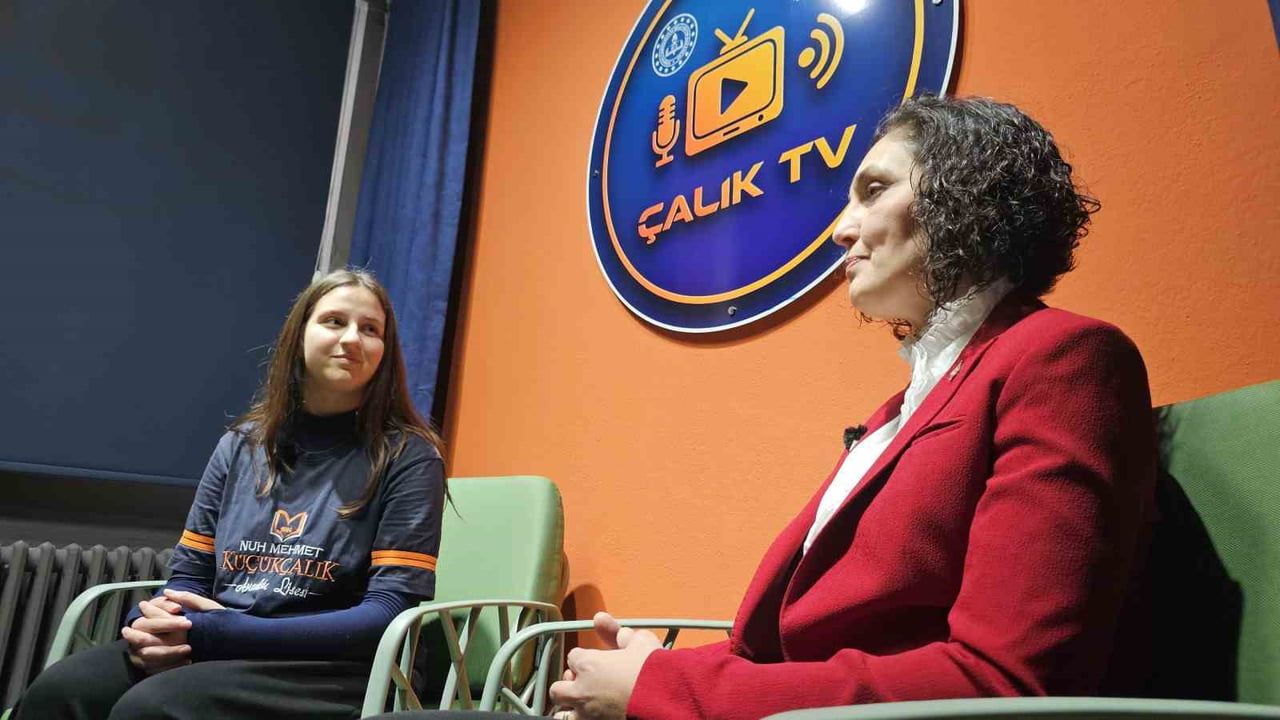 Kayseri'de lise öğrencileri okul stüdyosunda Çalık TV ile etkinlikleri canlı yayınlıyor