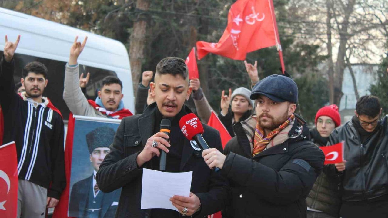 Kayseri’de Nusaybin’deki Türk Bayrağı saldırısına Cumhuriyet Meydanı’nda tepki