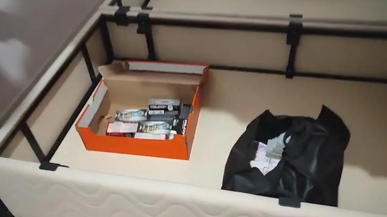 Kayseri'de özel ekip 2 cezaevi firarisini yakaladı; silah ve 780 bin 385 TL ele geçirildi