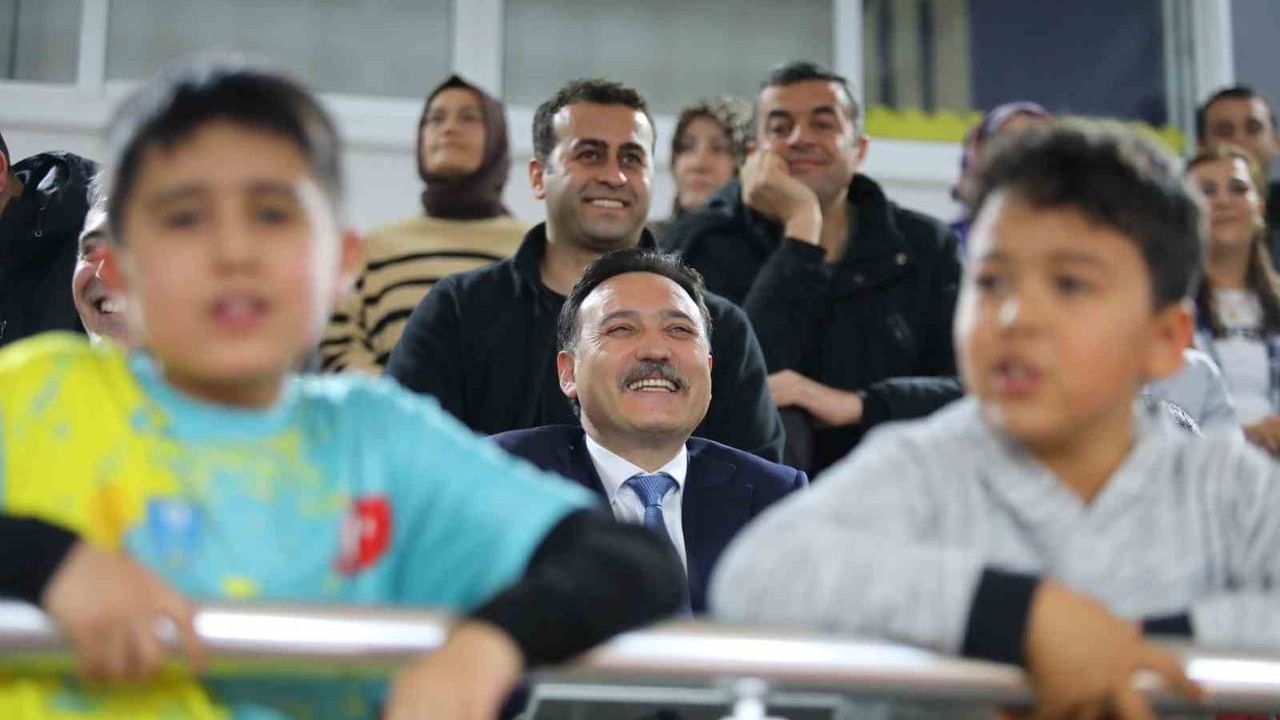 Kayseri'de protokol ile ERVA sporcuları futbol maçında karşılaştı