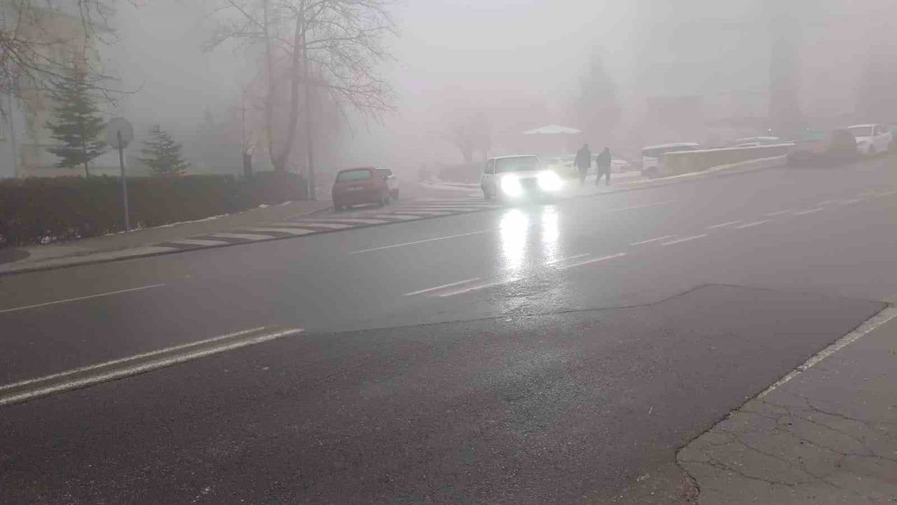 Kayseri'de sabah sis etkili oldu, görüş yer yer 25 metreye düştü