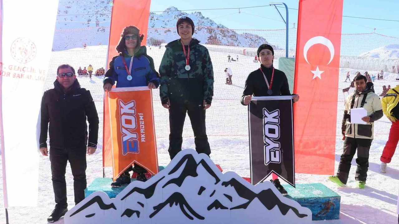 Kayseri'de Snowboard İl Birinciliği Erciyes'te Sona Erdi