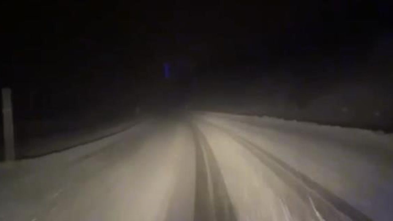 Kayseri-Kahramanmaraş Karayolu, Yoğun Kar Nedeniyle Çift Yönlü Trafiğe Kapandı