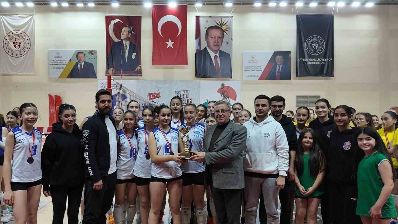 Kayseri Midi Kızlar Süper Ligi 2025-2026: Final Maçları Atatürk Spor Salonu'nda Tamamlandı