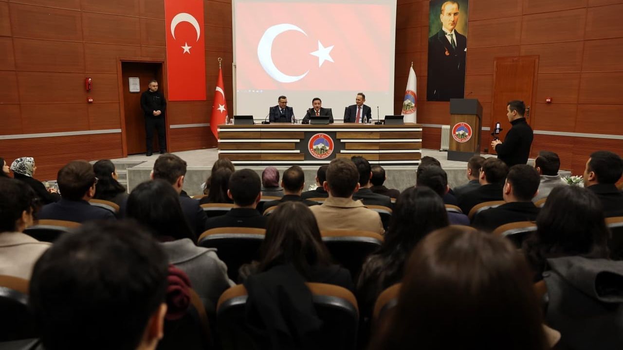 Kayseri Valisi Gökmen Çiçek, hâkim ve savcı yardımcılarıyla bir araya geldi