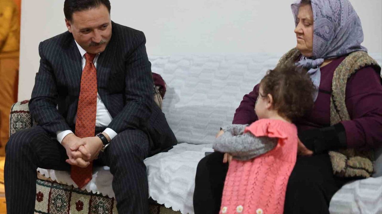 Kayseri Valisi Gökmen Çiçek Talas'ta Ev Ziyaretleriyle Vatandaşların Taleplerini Dinledi