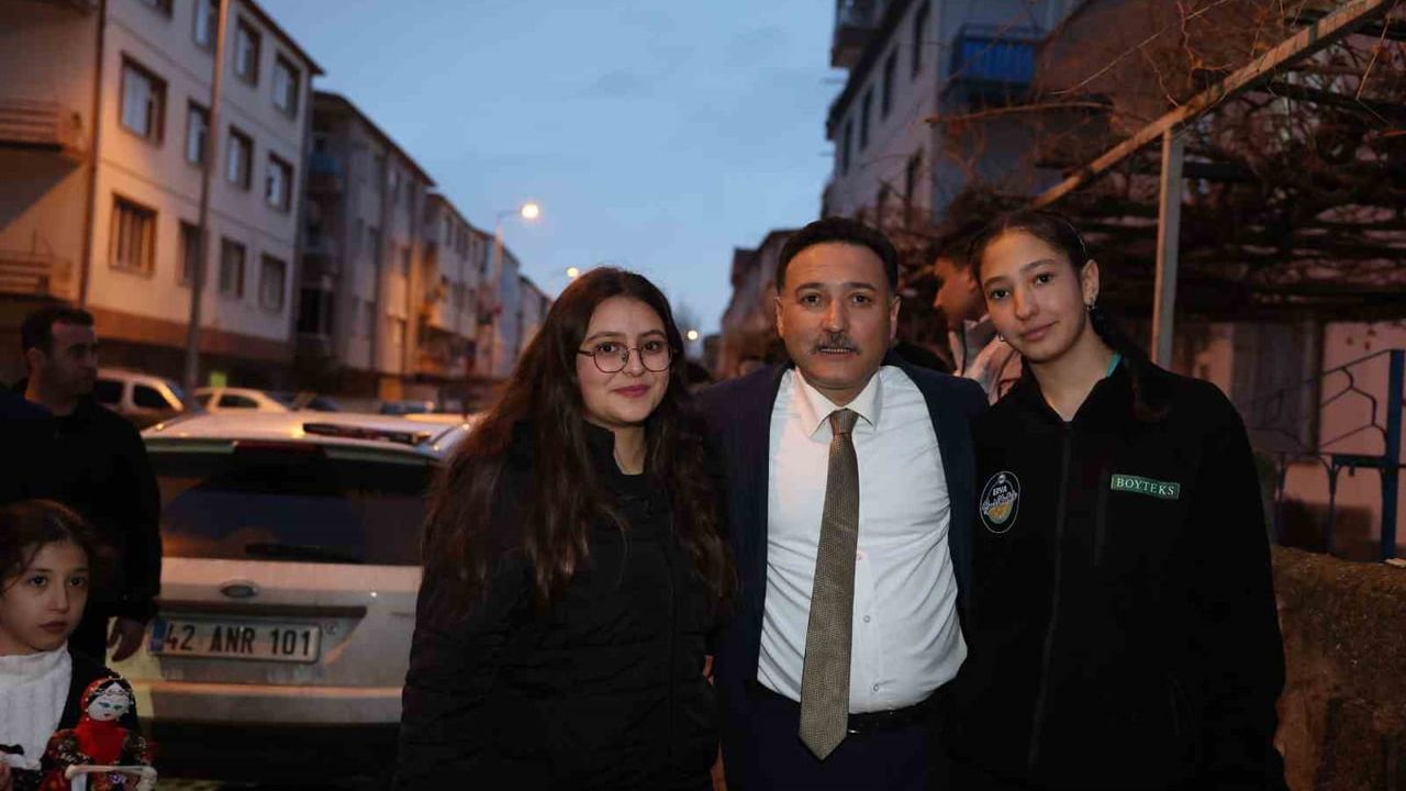 Kayseri Valisi Gökmen Çiçek, Yeni Mahalle'de Vatandaşın Çay Davetini Kabul Etti