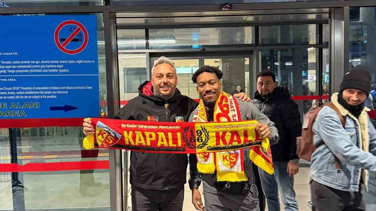 Kayserispor'un yeni transferi Ronael Pierre-Gabriel Kayseri'ye geldi