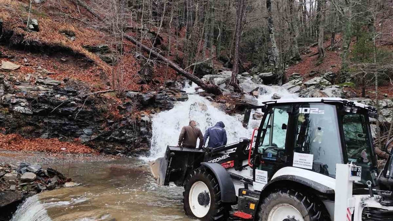 Kaz Dağları'nda mahsur kalan 2 kişi ekiplerin yaklaşık 12 saatlik çalışmasıyla kurtarıldı