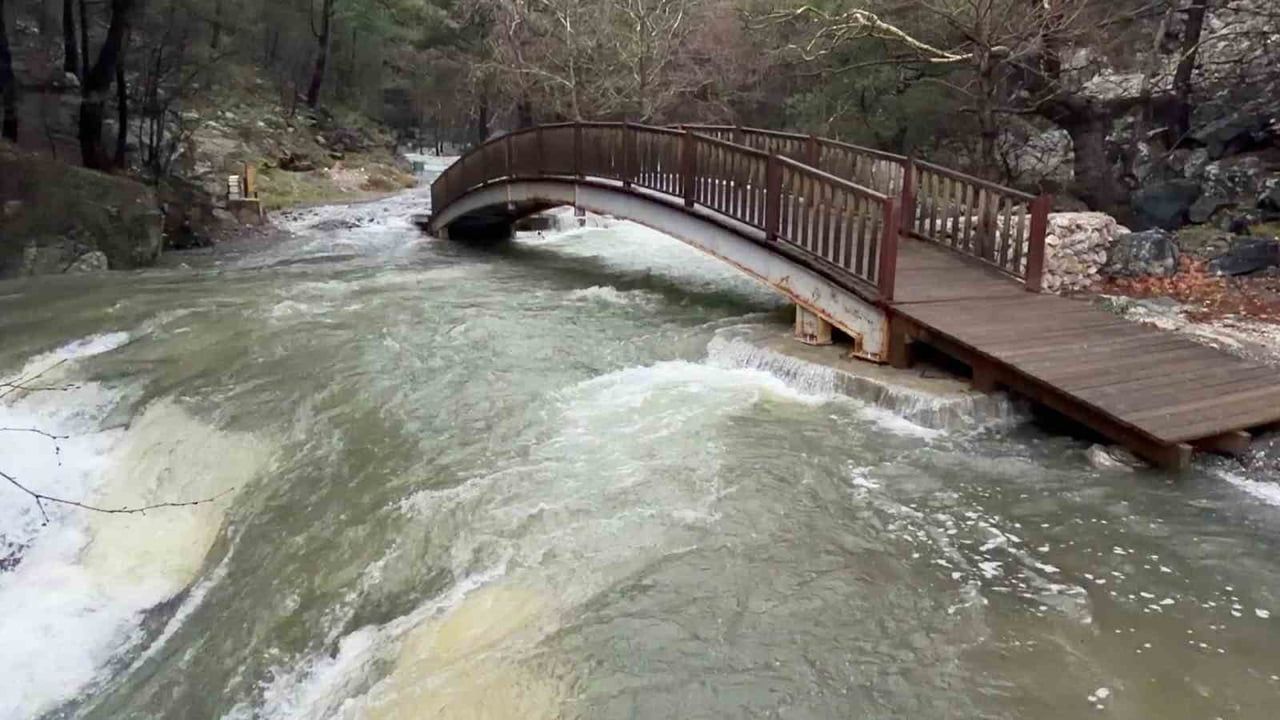 Kazdağları'nda Ani Kar Erimesi ve Sağanak: Derelerin Debisi 4 Katına Çıktı