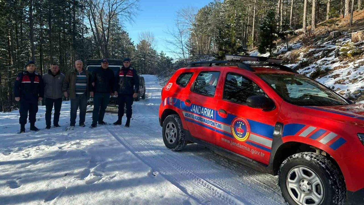 Kazdağları’nda karda mahsur kalan 4 kişi jandarma tarafından kurtarıldı