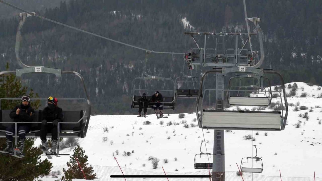 Keltepe Kayak Merkezi 2026 sezonunu açtı: Kar kalınlığı yaklaşık 2 metre