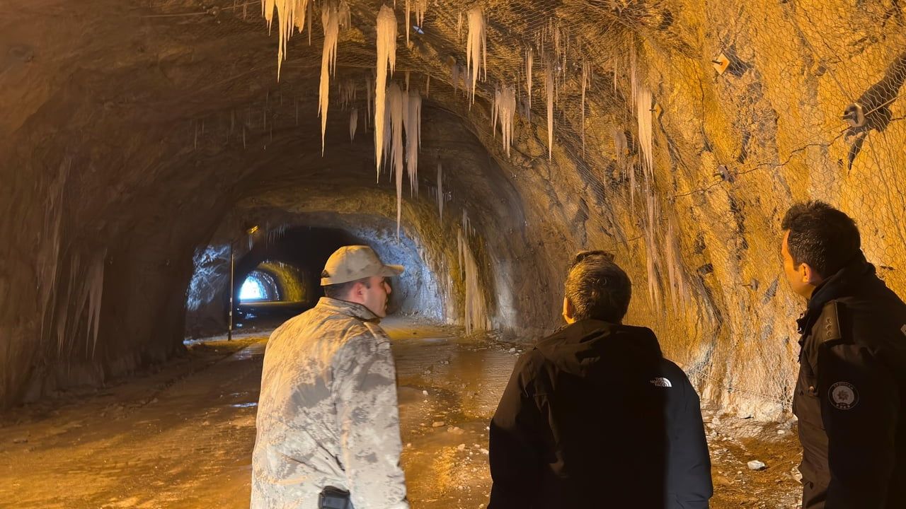 Kemaliye’de kar ve buzlanmaya karşı önlemler artırıldı