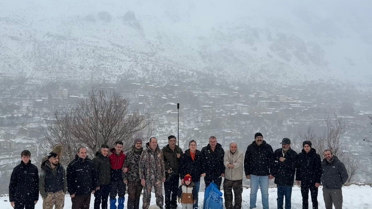Kemaliye'de yoğun kar sonrası yaban hayvanlarına yemleme çalışması