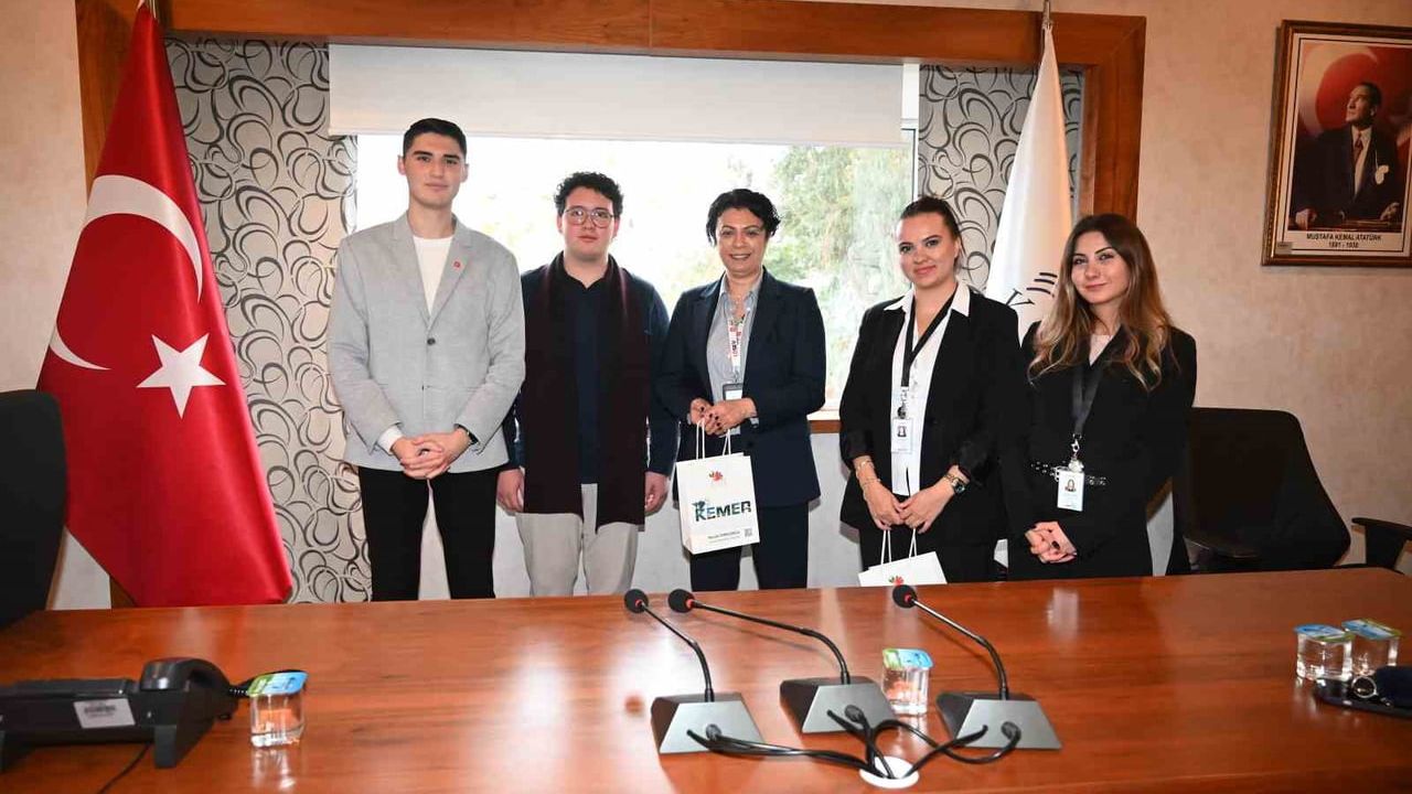 Kemer Gençlik Meclisi ile LÖSEV ortak projeler için toplantı gerçekleştirdi