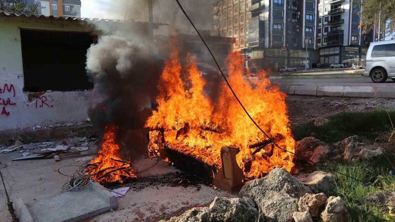 Kepez'te hurdacı çevreyi kirletti; zabıta müdahale edip cezai işlem uyguladı