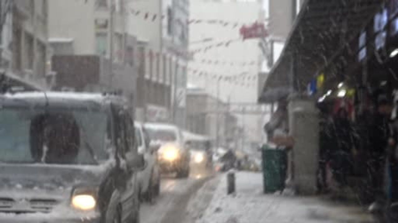 Kilis'te kar yağışı etkisini sürdürüyor