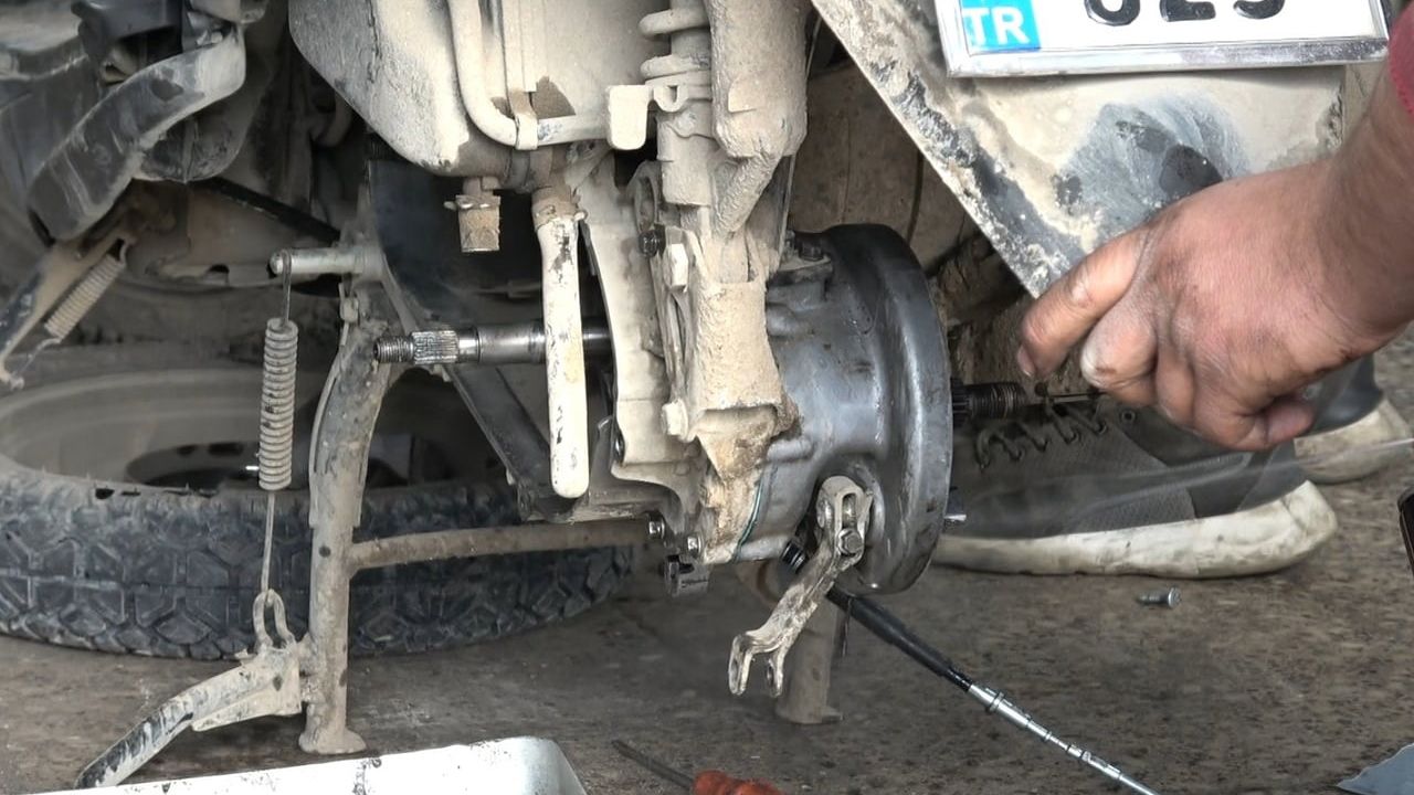 Kilis'te motosiklet sürücülerinden kış lastiği uyarısı: Buzlanma riski vurgulandı