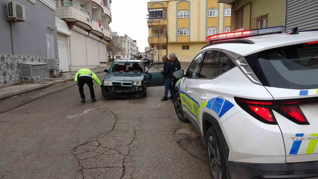 Kilis'te otomobil ile motosiklet çarpıştı: 2 kişi yaralandı