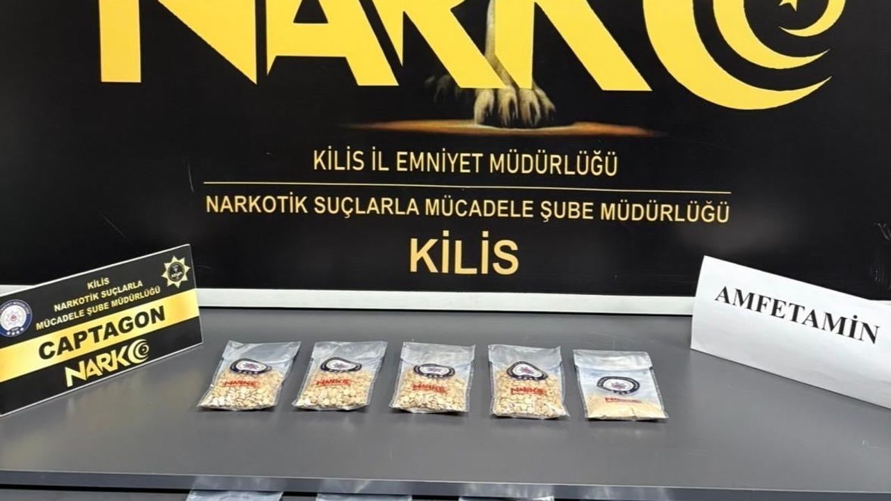 Kilis’te uyuşturucu operasyonu: 3 şüpheli tutuklandı, binlerce Captagon ve amfetamin ele geçirildi