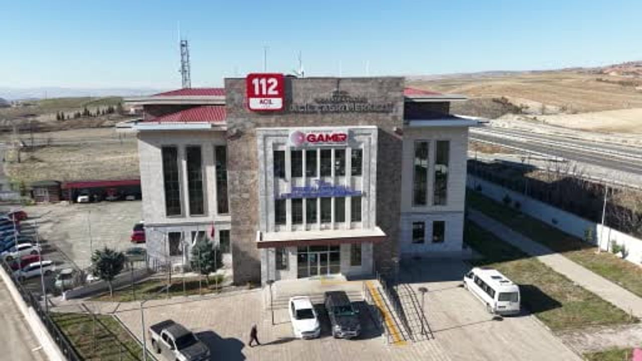 Kırıkkale'de 112'yi Arayan Yaşlı Kadın, Sahte 'İngiliz Vatandaşı' İddiasıyla Dolandırılmaktan Kurtuldu