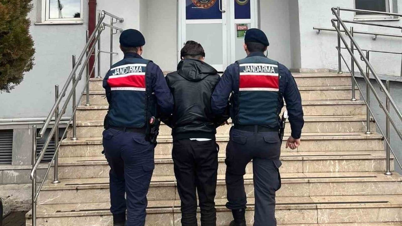 Kırıkkale'de aranan 2 hükümlü jandarma operasyonuyla yakalandı