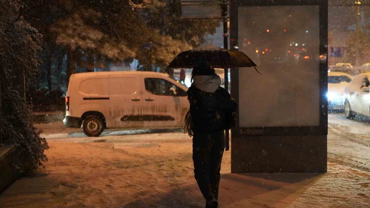 Kırıkkale'de Kar Yağışı Ulaşımı Etkiledi: 43 İlin Geçiş Güzergahında Alınan Önlemler