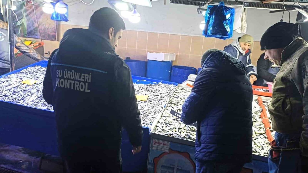 Kırklareli'de su ürünleri denetimleri: Balık tezgahlarında boy ölçümleri