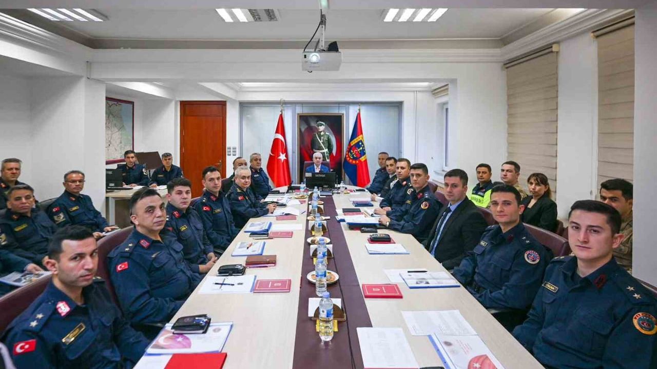 Kırklareli Valisi Turan, İl Jandarmadan 2025 faaliyetlerine ilişkin brifing aldı