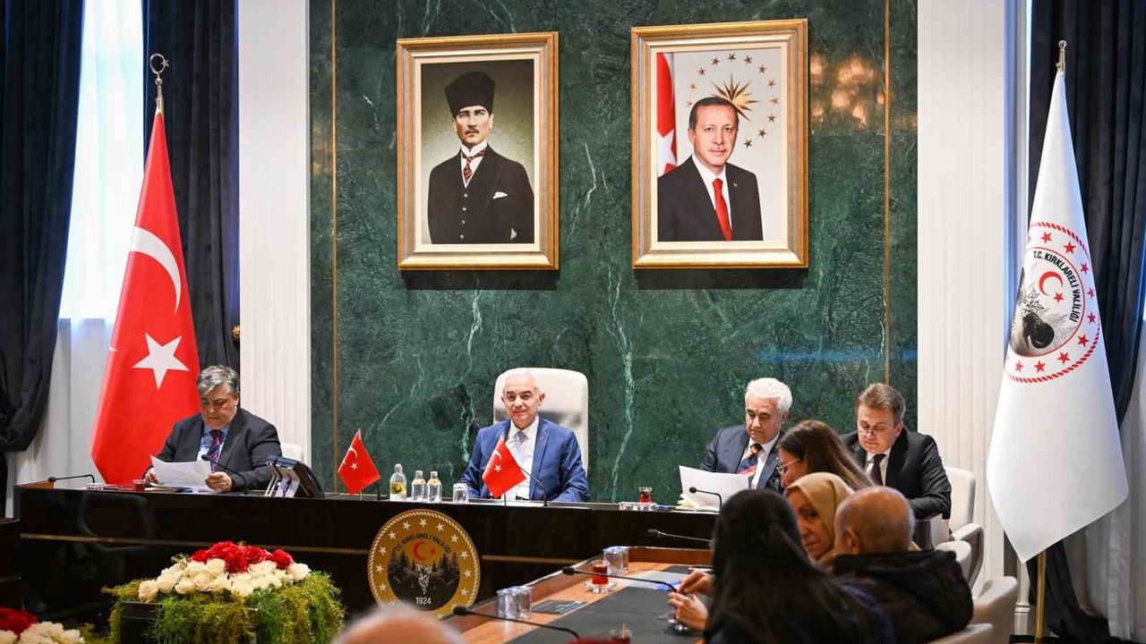 Kırklareli Valisi Uğur Turan vatandaşların talep ve şikayetlerini dinledi, çözüm için talimat verdi