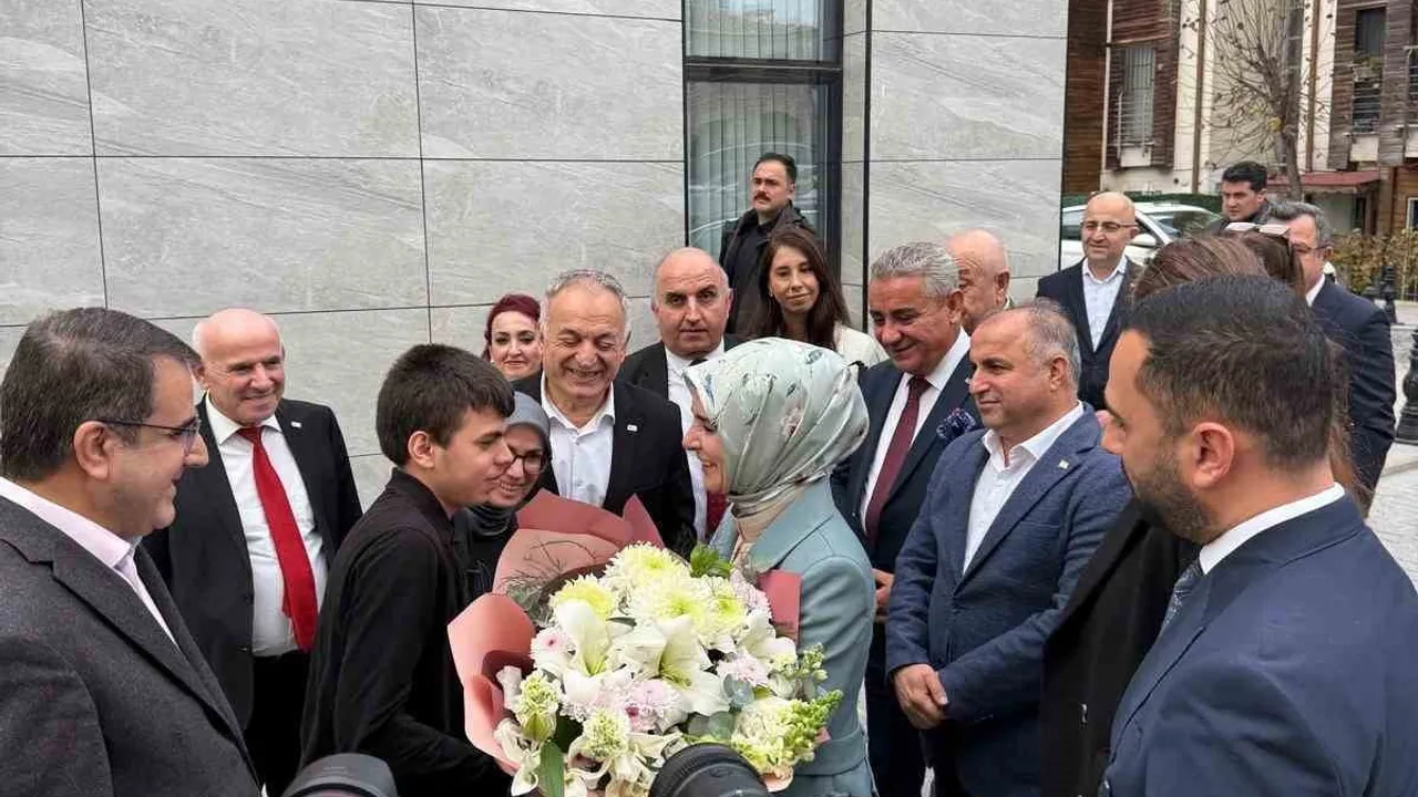 Kırşehir Beyaz Ay Başkanı Göçmen: Beyaz baston özgürlük ve cesaretin simgesi — İstanbul'da protokol imzası