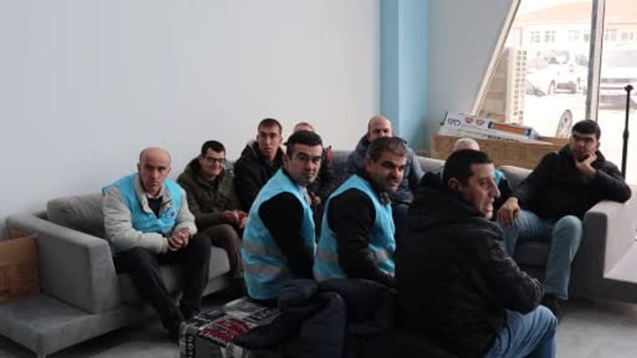 Kırşehir'de farkındalık etkinliği: Vali Yardımcısı Alper Balcı gözleri bağlı araç kullandı