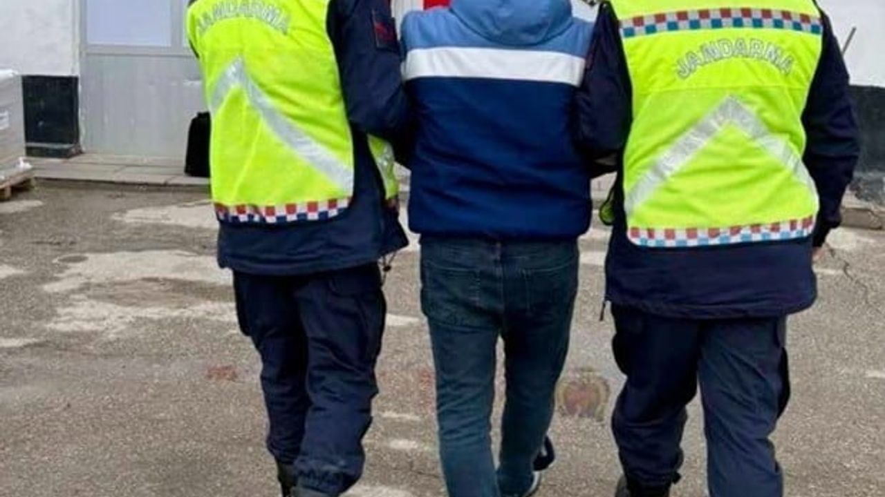 Kırşehir'de hakkında kesinleşmiş 3 yıllık hapis cezası bulunan şahıs yakalandı