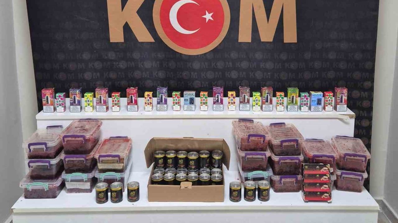 Kırşehir'de kaçakçılık operasyonunda elektronik nargile ve bandrolsüz ürünler ele geçirildi