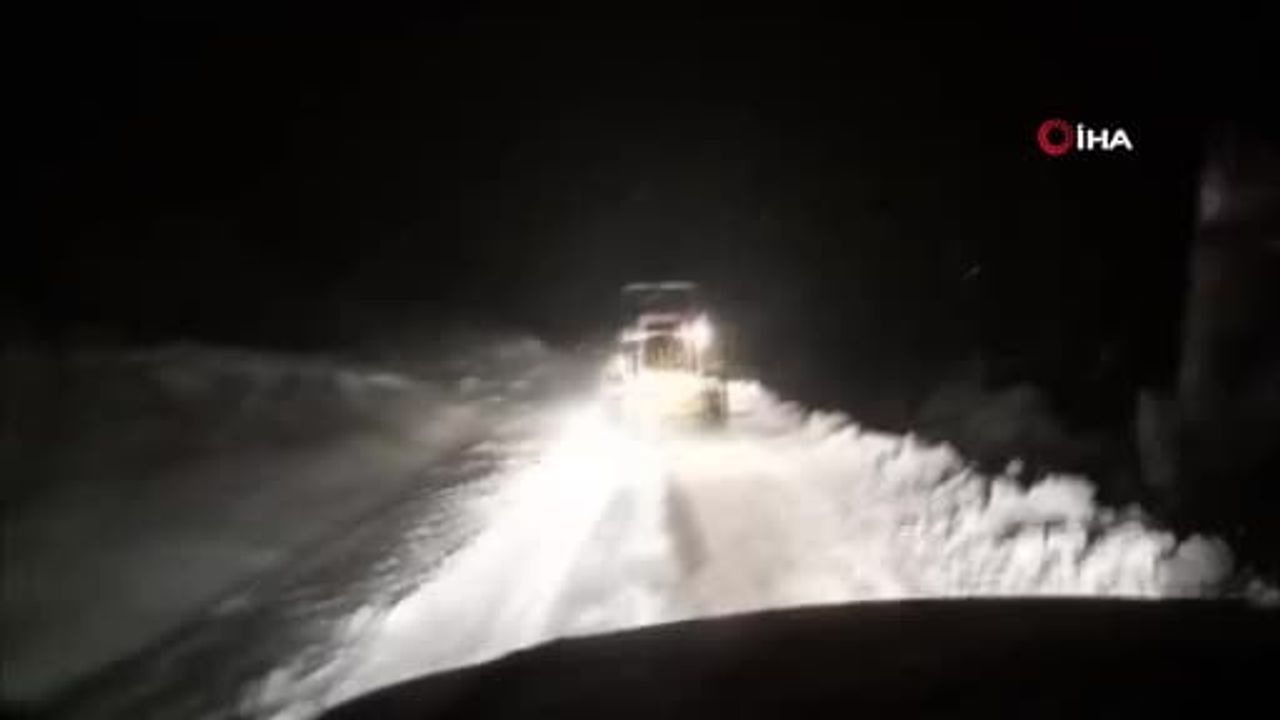 Kırşehir'de Kar Sonrası Kapanan Yollar İl Özel İdaresi Çalışmasıyla Açıldı