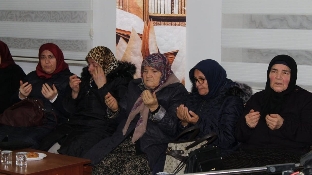 Kırşehir'de Miraç Kandili Programı: Protokol ve Şehit Aileleri Mucur'da Bir Araya Geldi