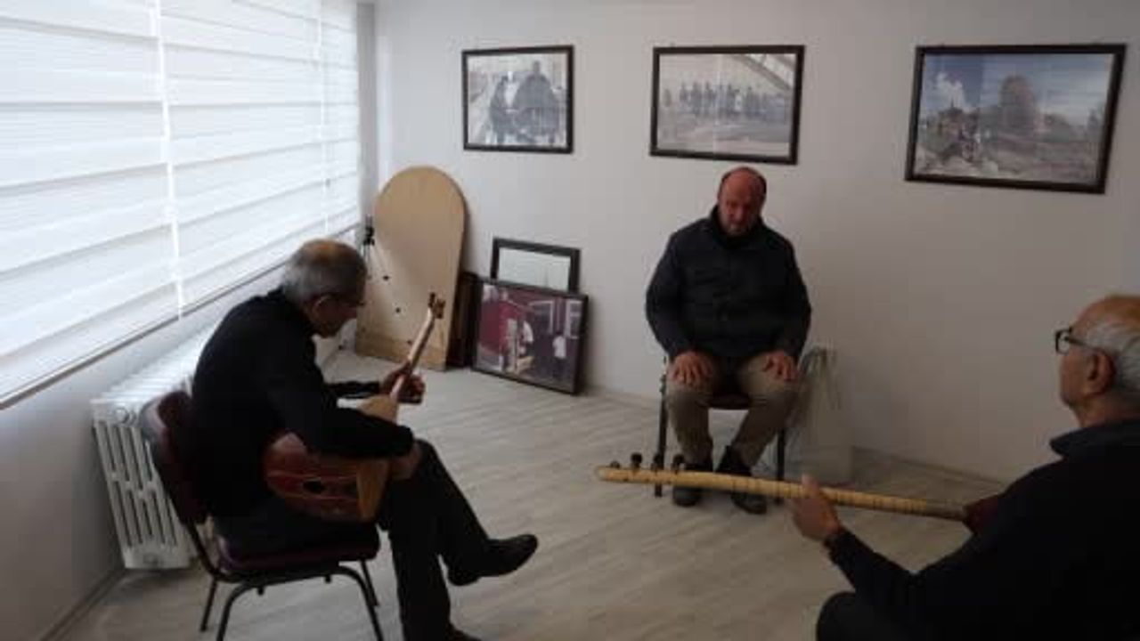 Kırşehir'de müzikle hayat bulan görme engelli müzisyen Sami Coşkun