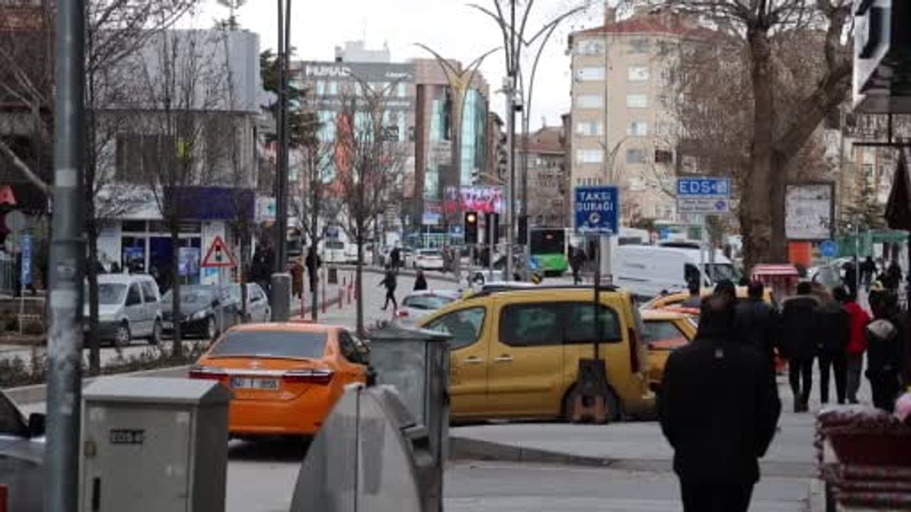 Kırşehir'de Soğuklara Karşı Asırlık Lezzet: Ahi Helvası Şeflerin ve Vatandaşların Tercihi