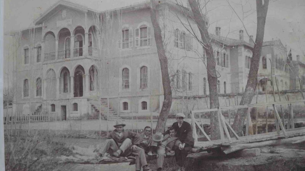 Kırşehir envanter çalışmasında Yunan General Nikolas Trikopis’in esir tutulduğu hükümet konağı fotoğrafı ortaya çıktı
