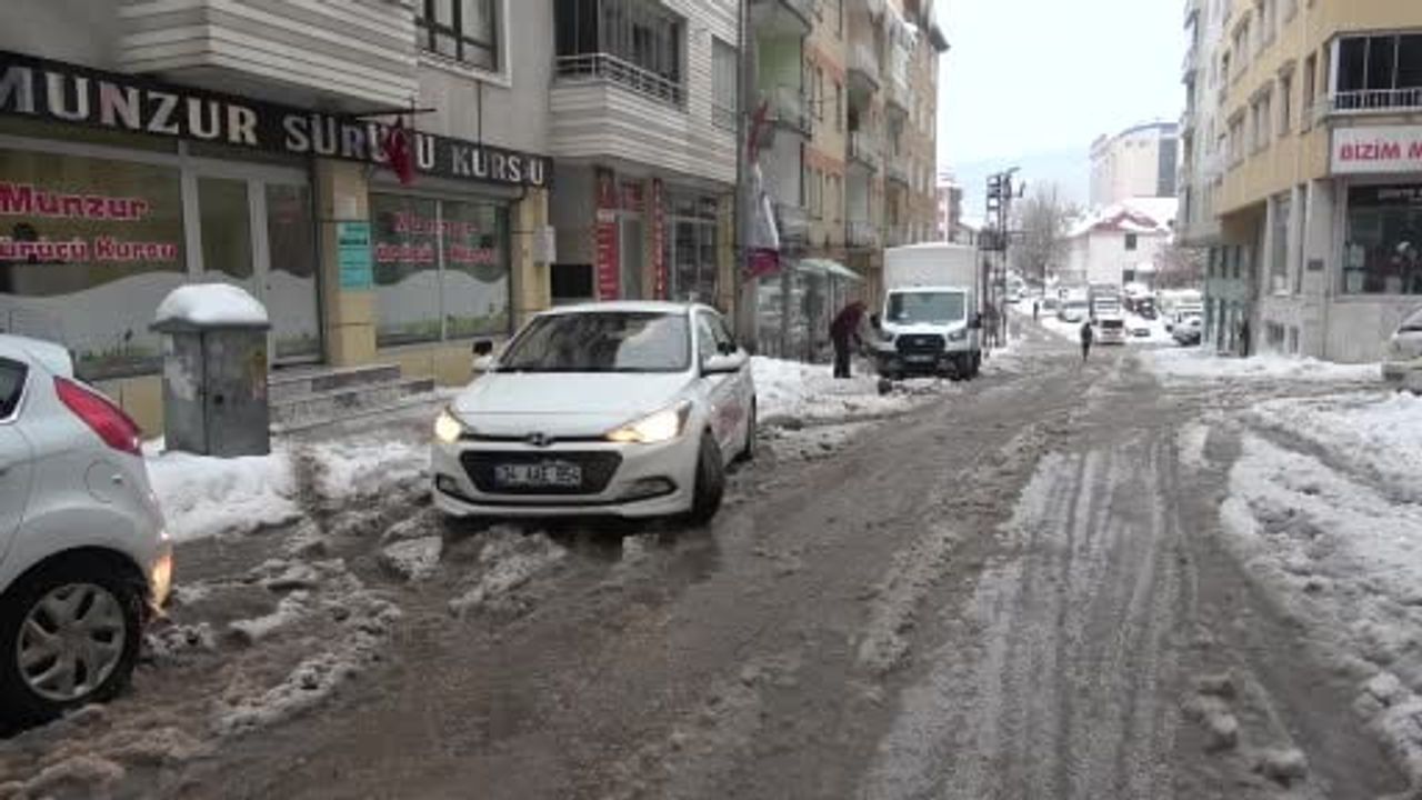 Kış Lastiği Tek Başına Yetmiyor: Sürücülere Araç Bakımı ve Doğru Sürüş Uyarıları